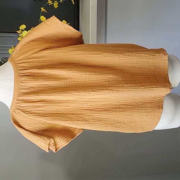 UNIVERSAL THREADS TOP. size XL, mustard tan color. Ruffle sleeves. Gauze cotton - Picture 4 of 9